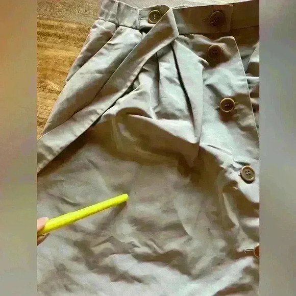 BCBG MaxAzria Tan Button-Up Skirt with Bow Tie, Size 4 - Picture 6 of 6